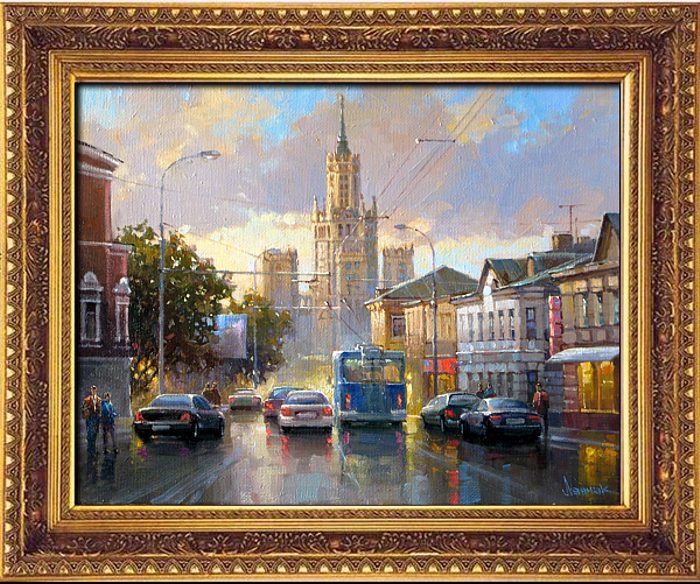 Художественный вечерний вид Таганки: золотые фонари на фоне исторических фасадов и московского неба в лучах заката.